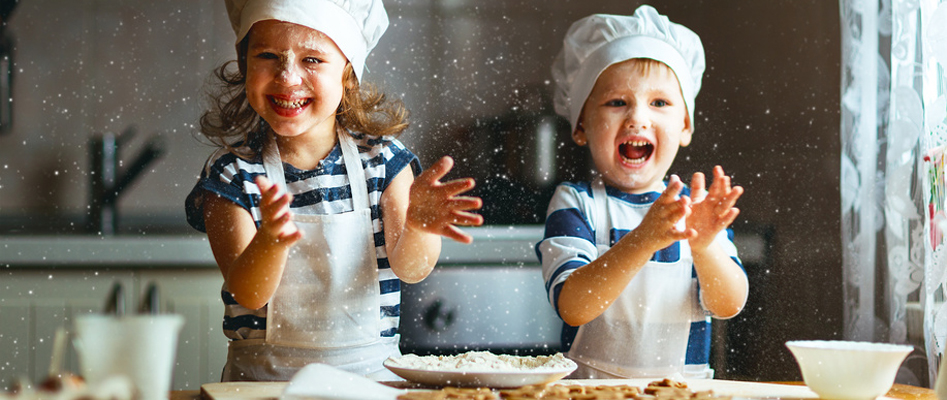 Préparer des crêpes pour la chandeleur avec vos enfants !